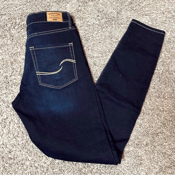 Signature by Levi Strauss Denim - •LEVI’S• JEANS